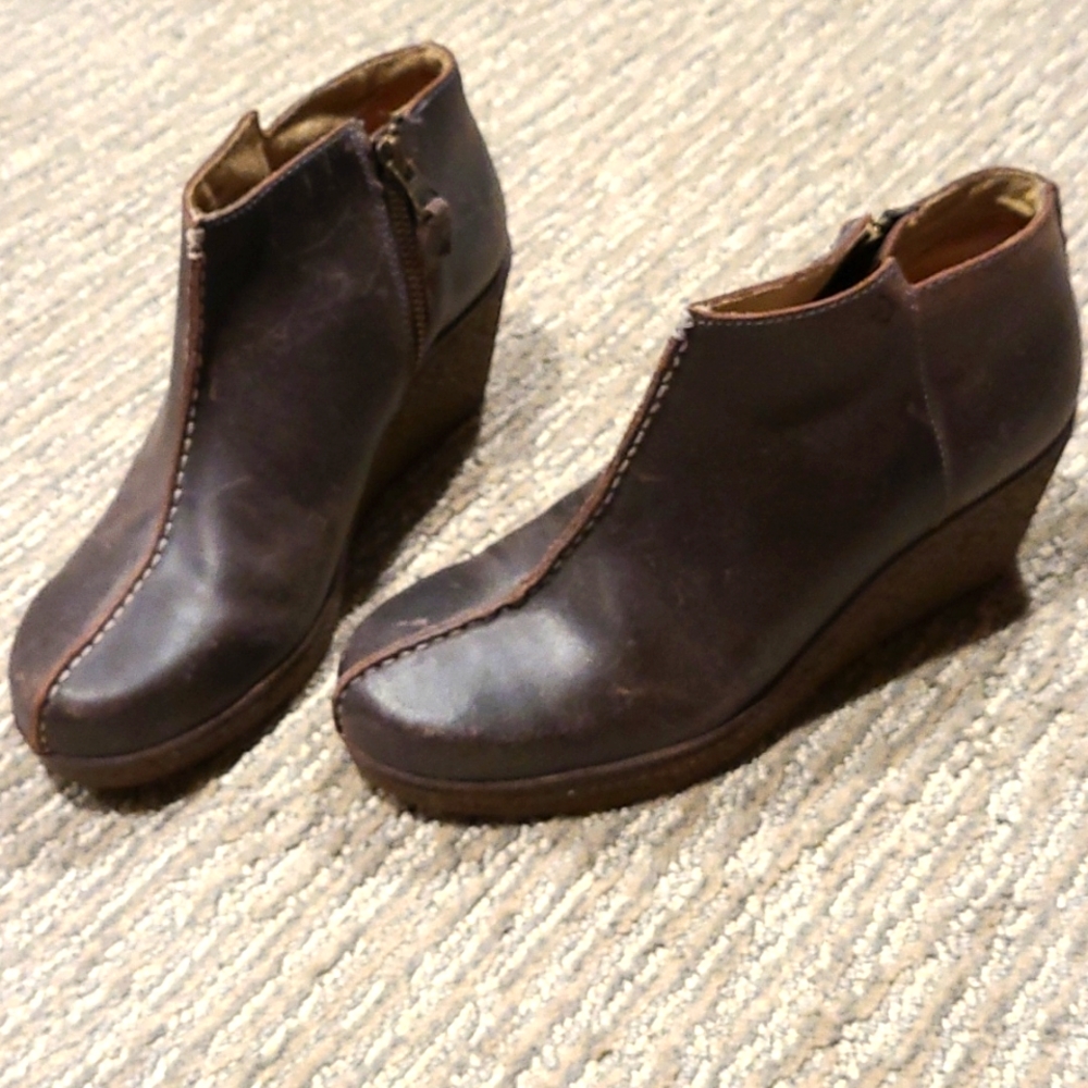 Oulakai sz 8 good condition brown in color